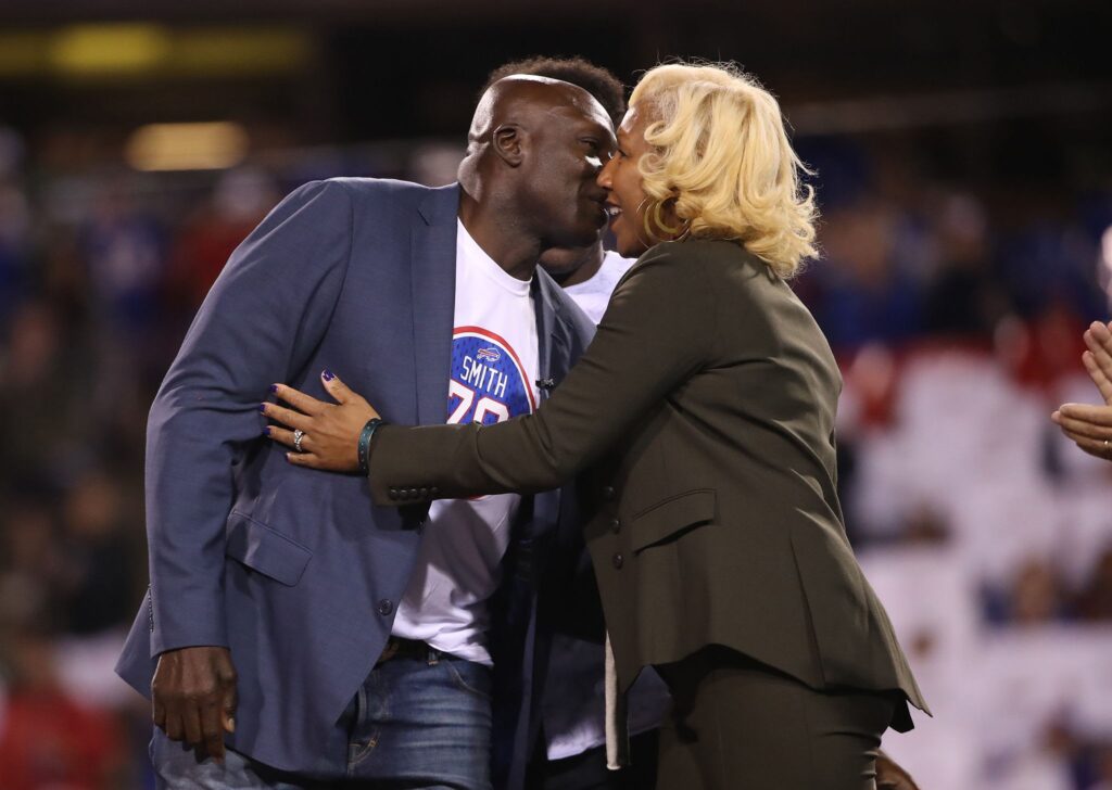 Bruce smith wife